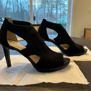 LIKE NEW LIFESTRIDE HEELS, BLACK SIZE 11